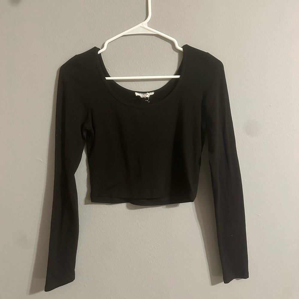 black cropped longsleeve